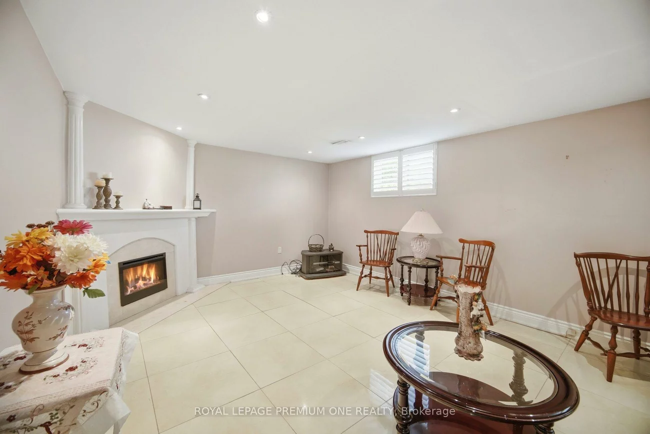 25, Islay, Humbermede, Toronto