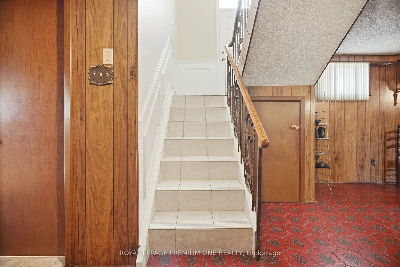 25, Islay, Humbermede, Toronto