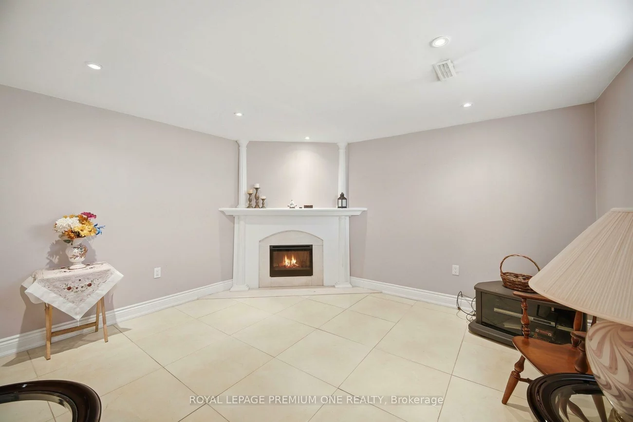 25, Islay, Humbermede, Toronto