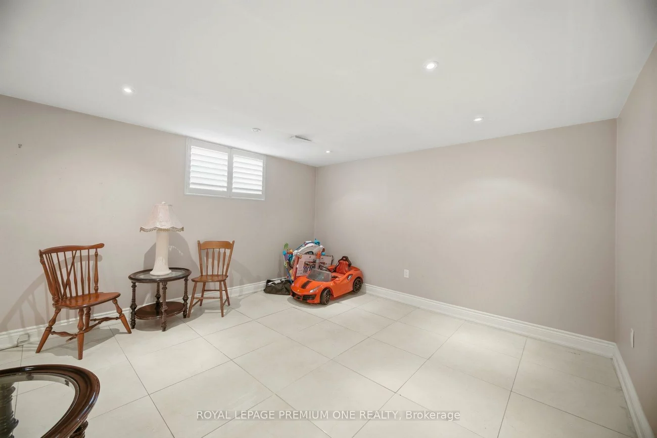 25, Islay, Humbermede, Toronto