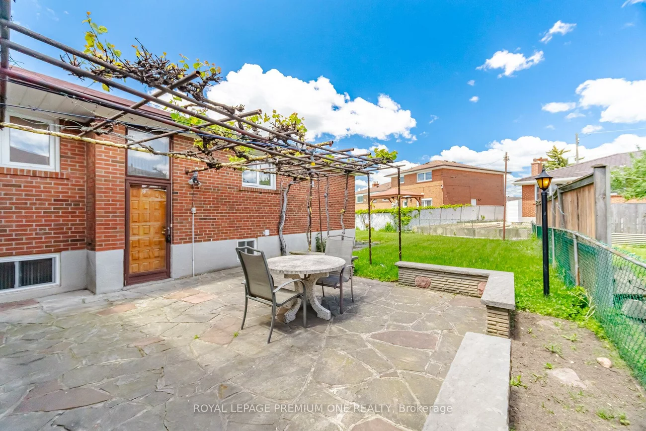 25, Islay, Humbermede, Toronto