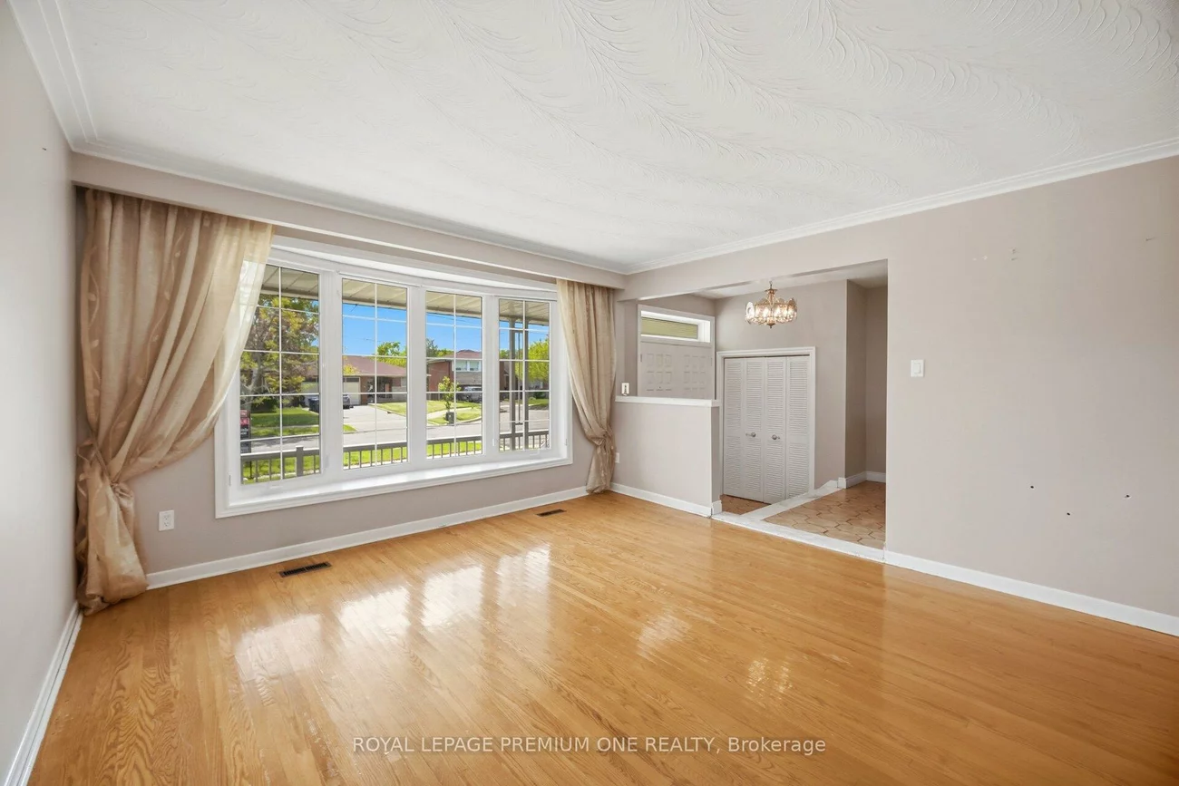 25, Islay, Humbermede, Toronto
