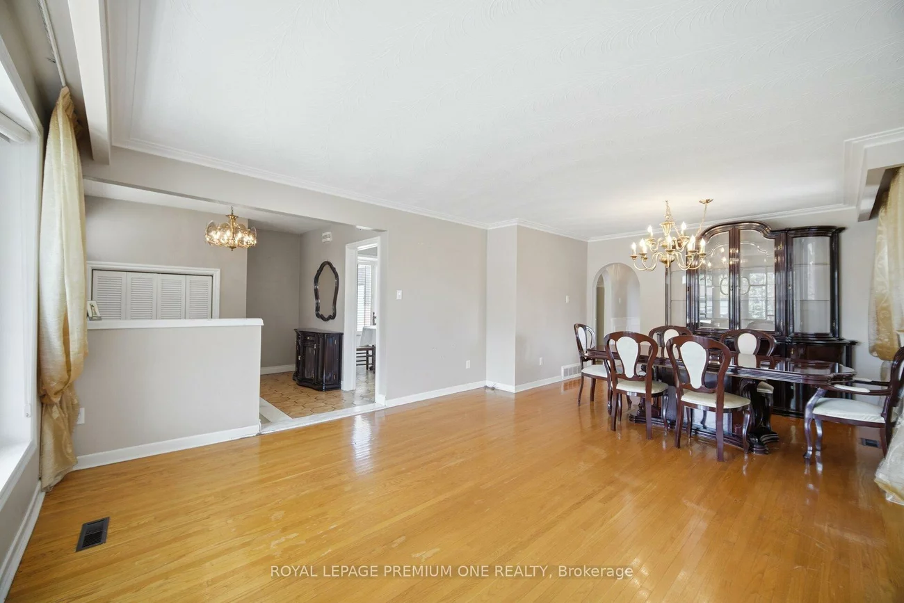 25, Islay, Humbermede, Toronto