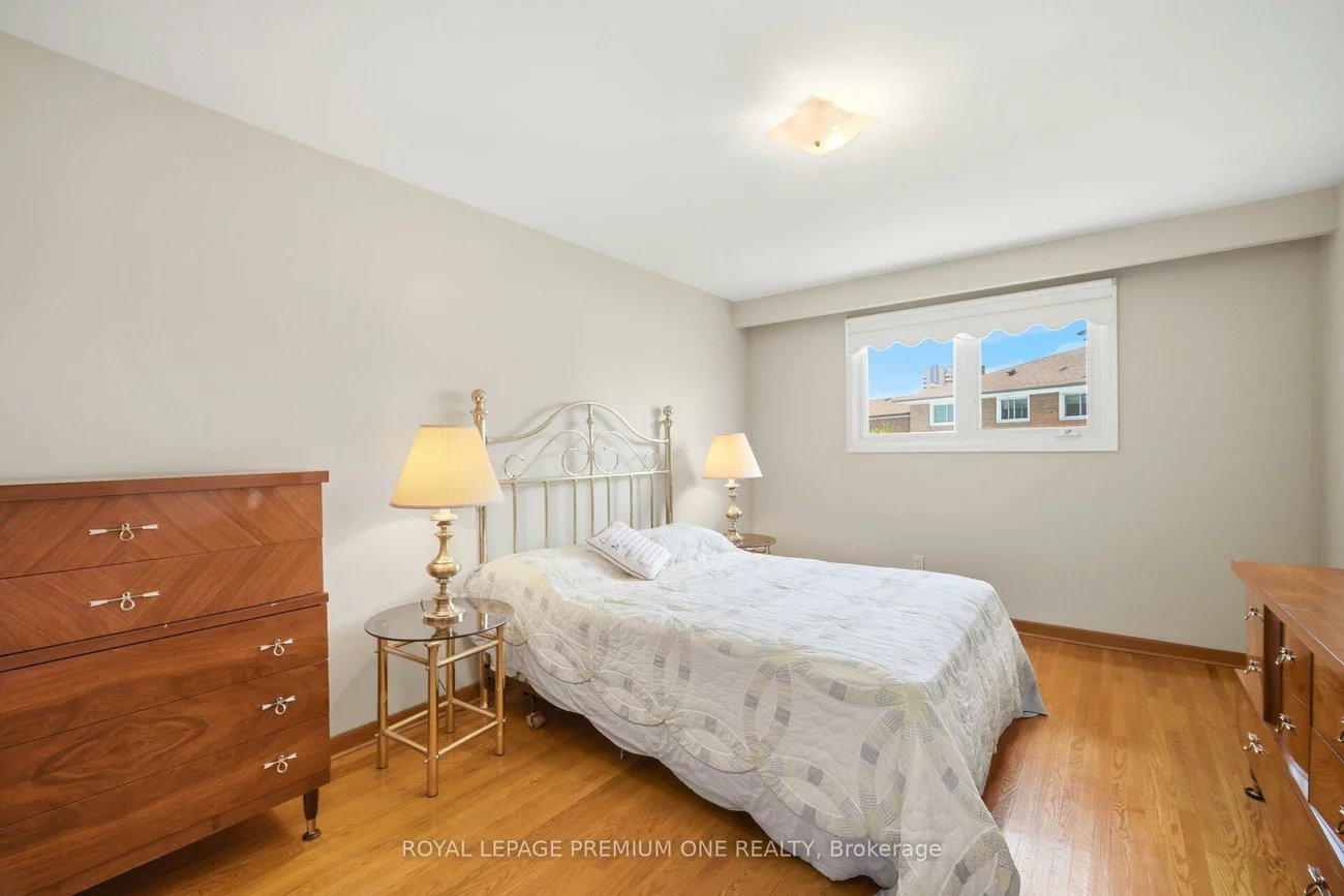 25, Islay, Humbermede, Toronto