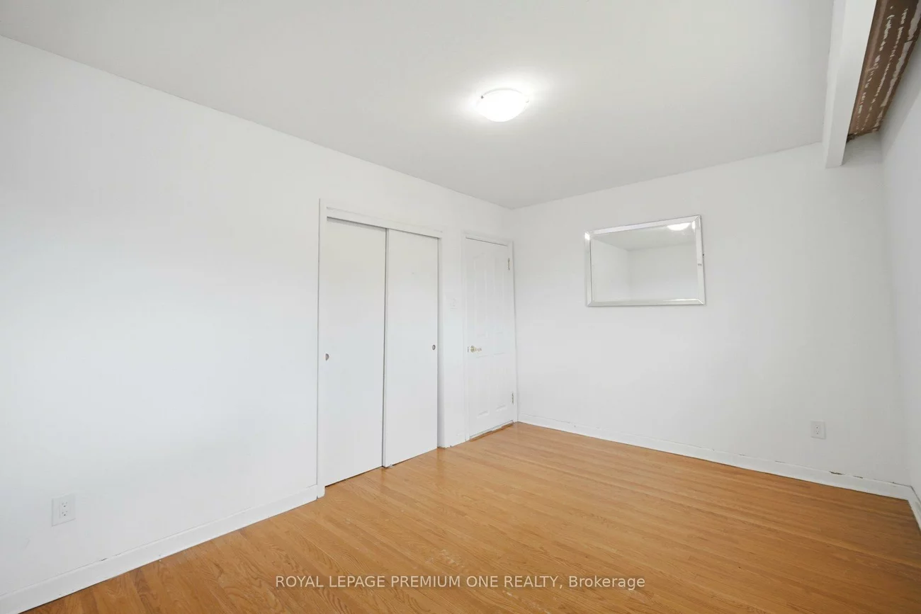 25, Islay, Humbermede, Toronto