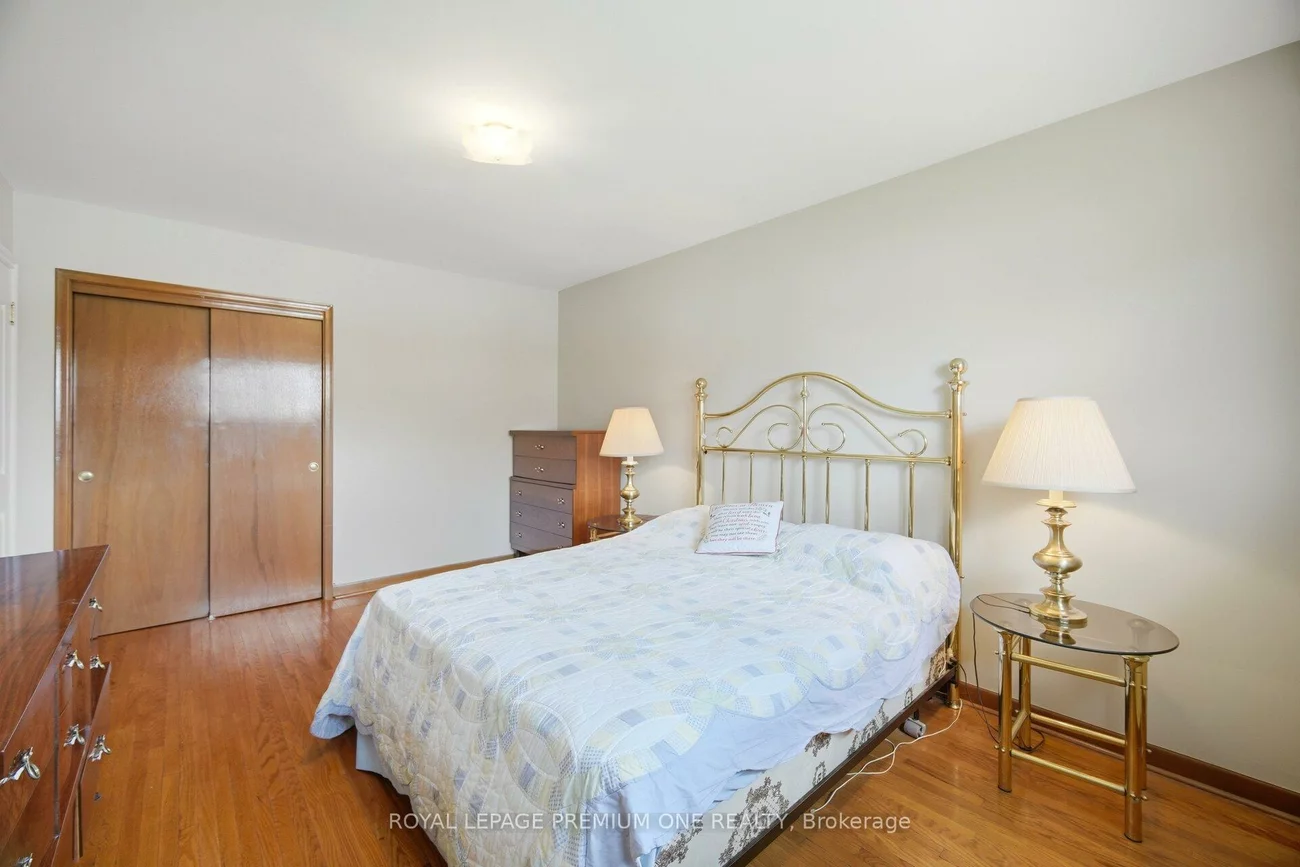 25, Islay, Humbermede, Toronto
