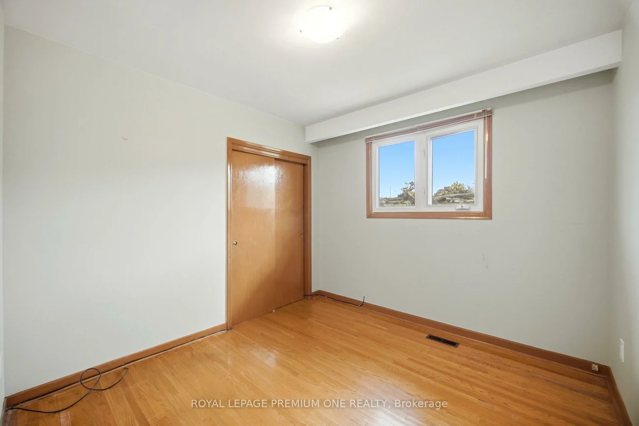 25, Islay, Humbermede, Toronto