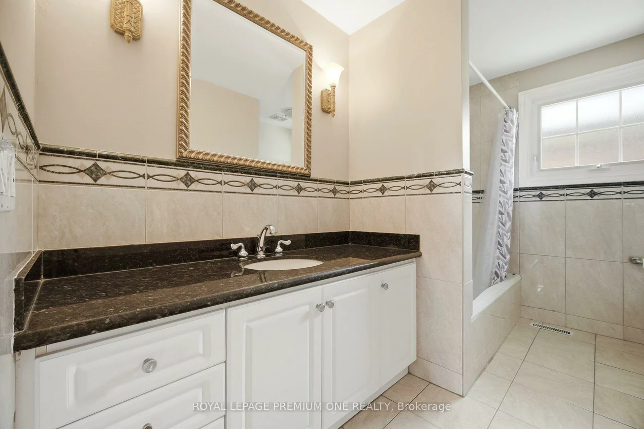 25, Islay, Humbermede, Toronto