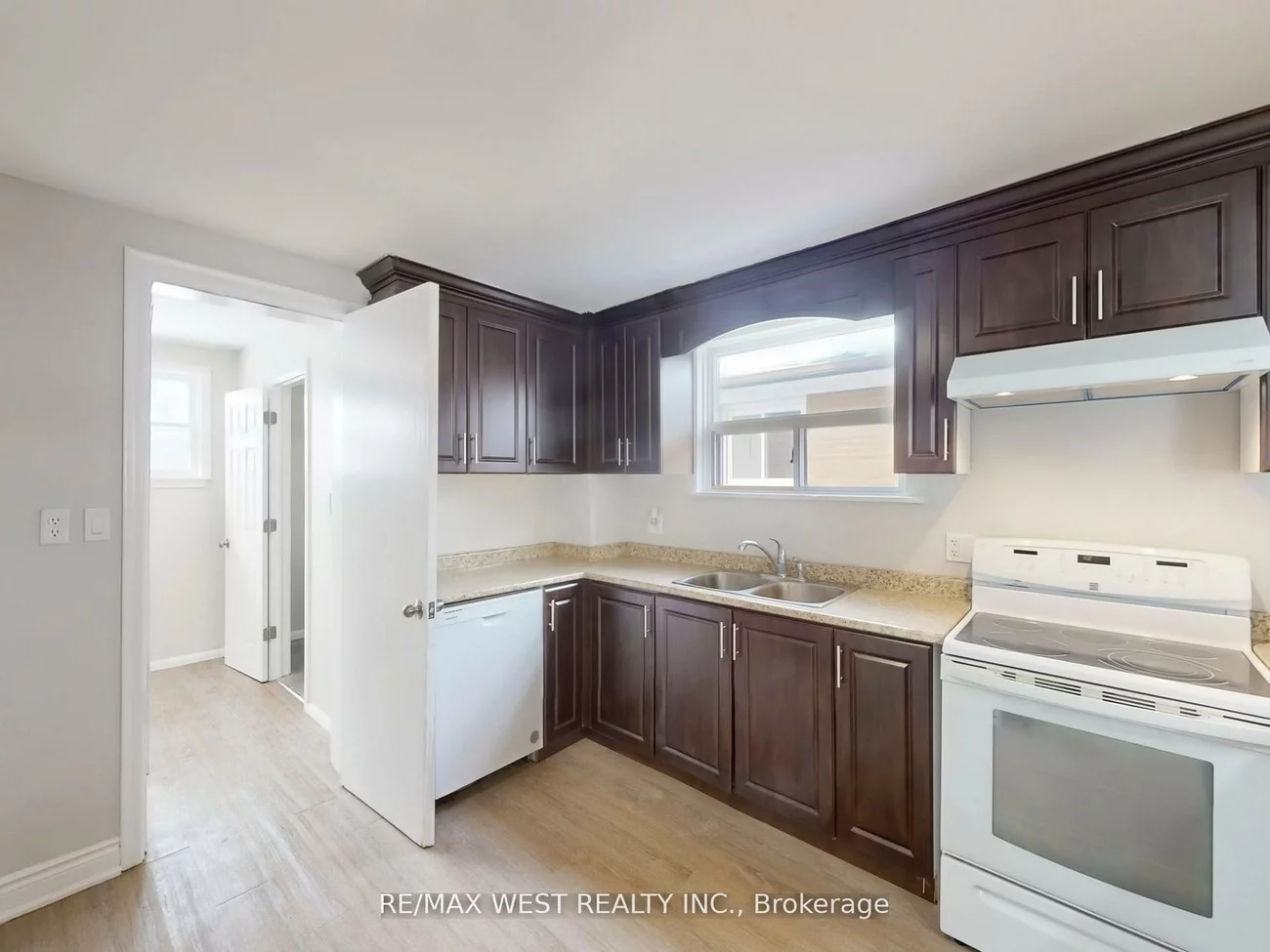 16, Upwood, Rustic, Toronto