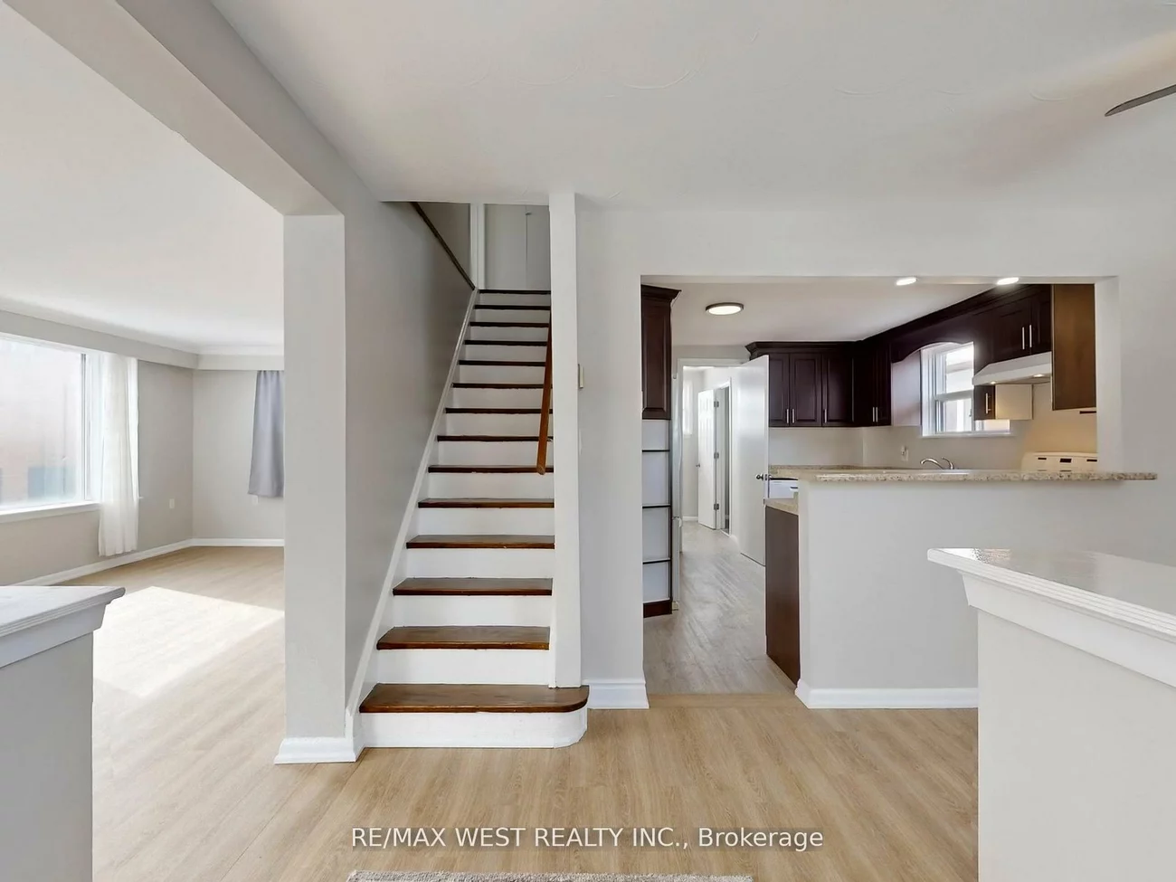 16, Upwood, Rustic, Toronto
