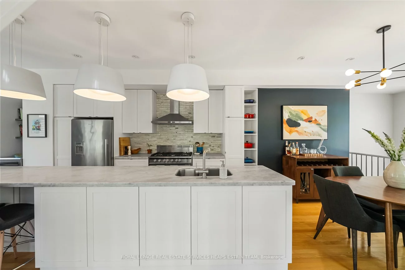 32, Mendota, Stonegate-Queensway, Toronto