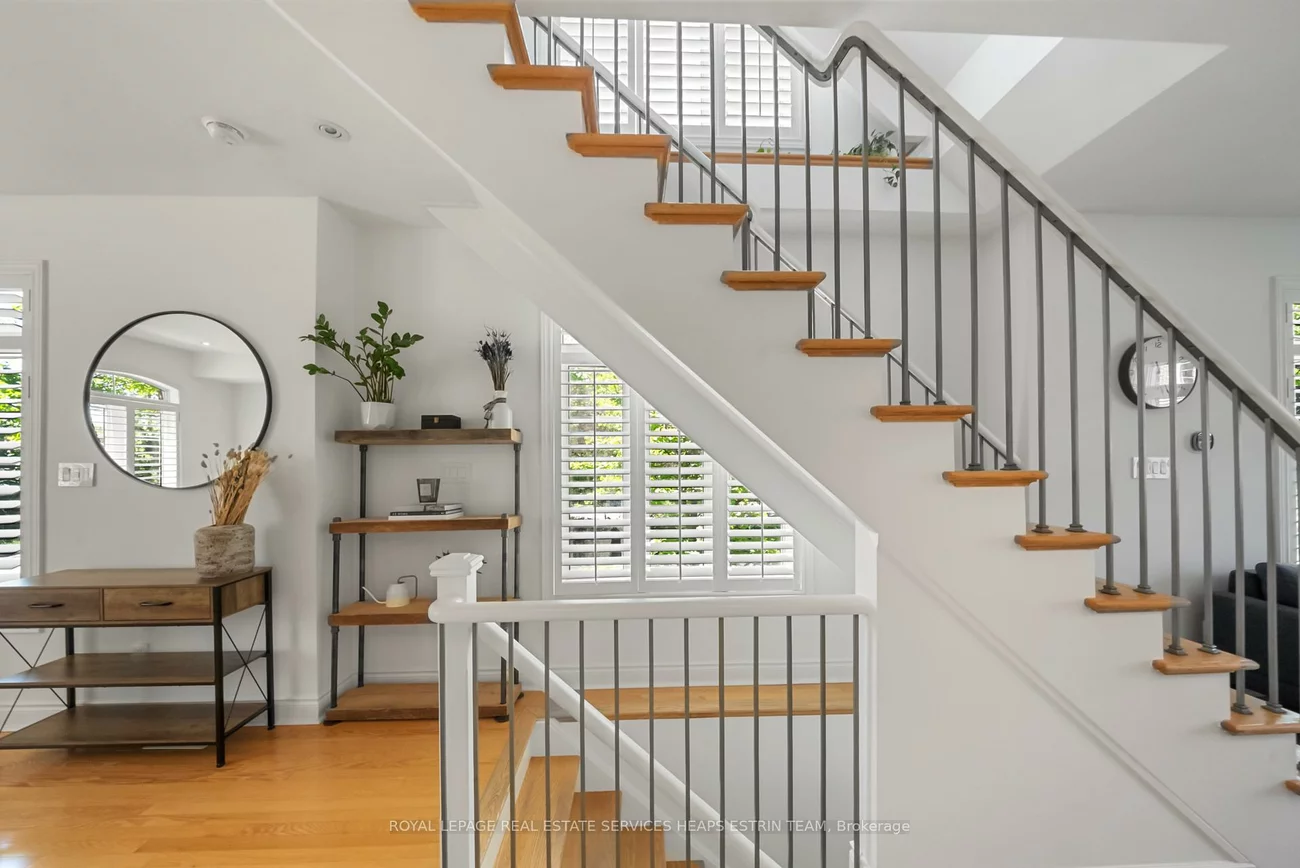 32, Mendota, Stonegate-Queensway, Toronto