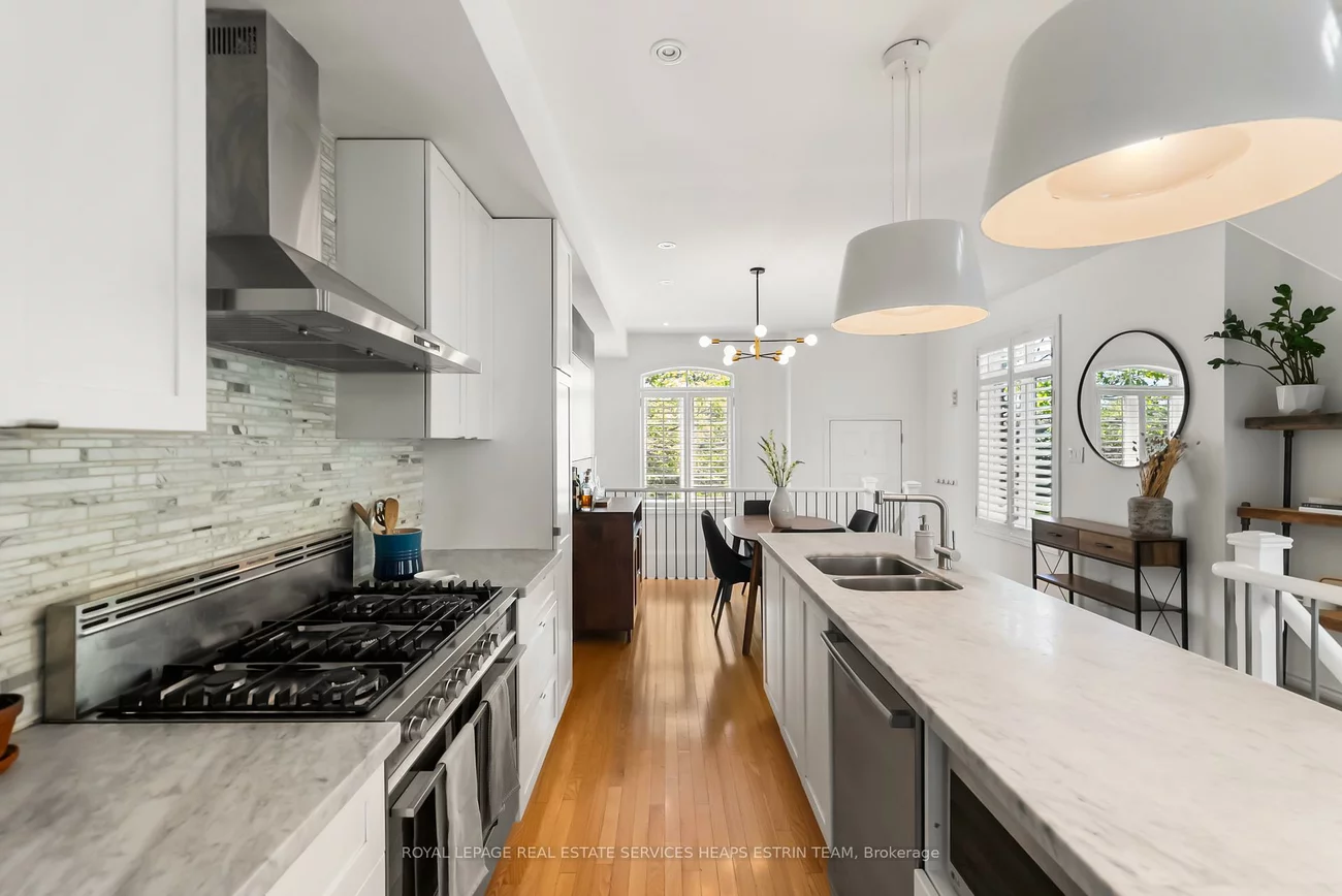 32, Mendota, Stonegate-Queensway, Toronto
