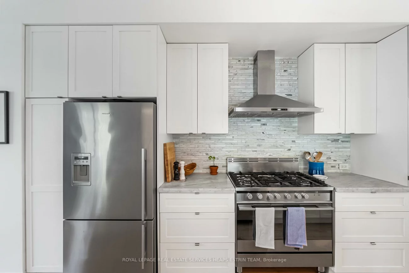 32, Mendota, Stonegate-Queensway, Toronto