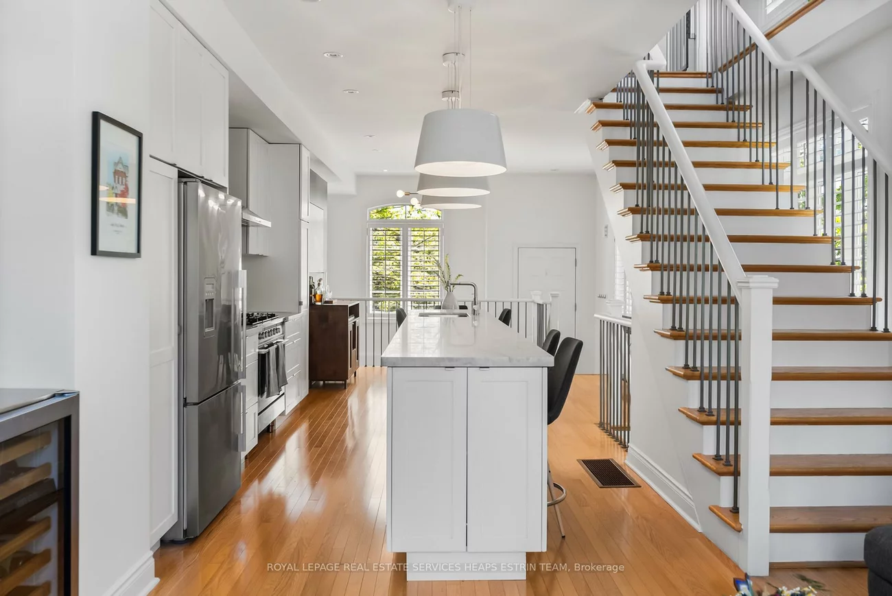 32, Mendota, Stonegate-Queensway, Toronto