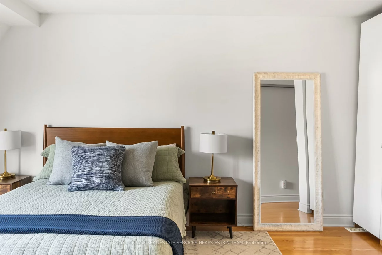 32, Mendota, Stonegate-Queensway, Toronto