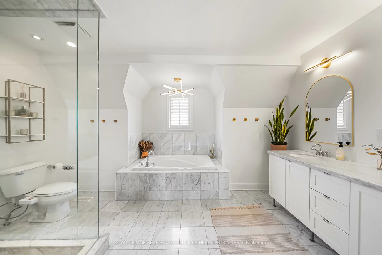 32, Mendota, Stonegate-Queensway, Toronto