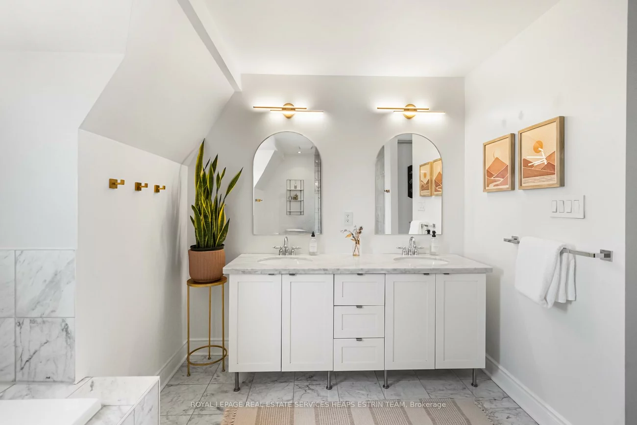 32, Mendota, Stonegate-Queensway, Toronto