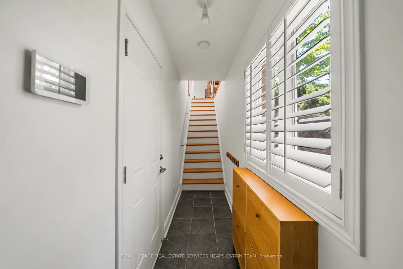 32, Mendota, Stonegate-Queensway, Toronto