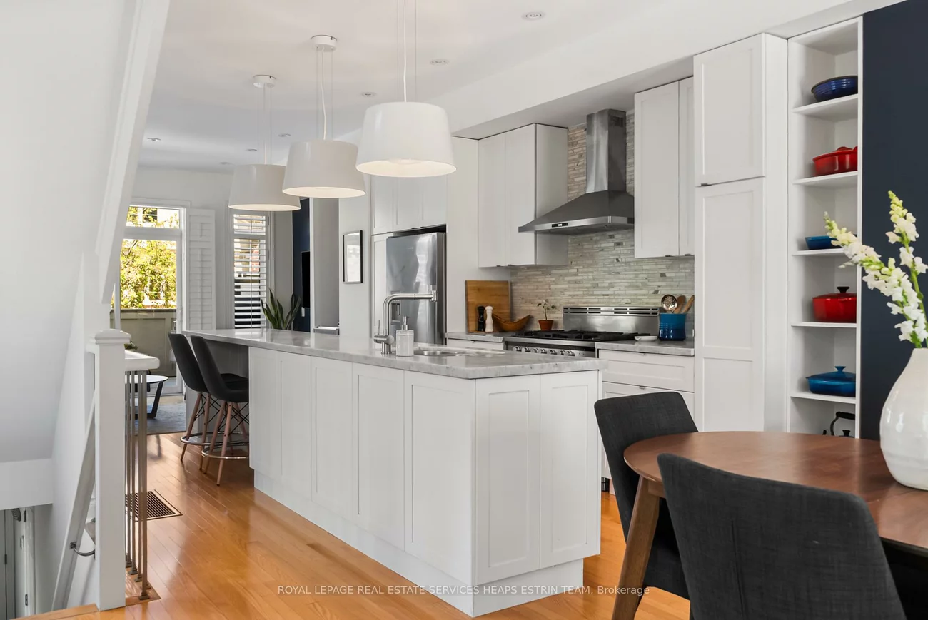 32, Mendota, Stonegate-Queensway, Toronto