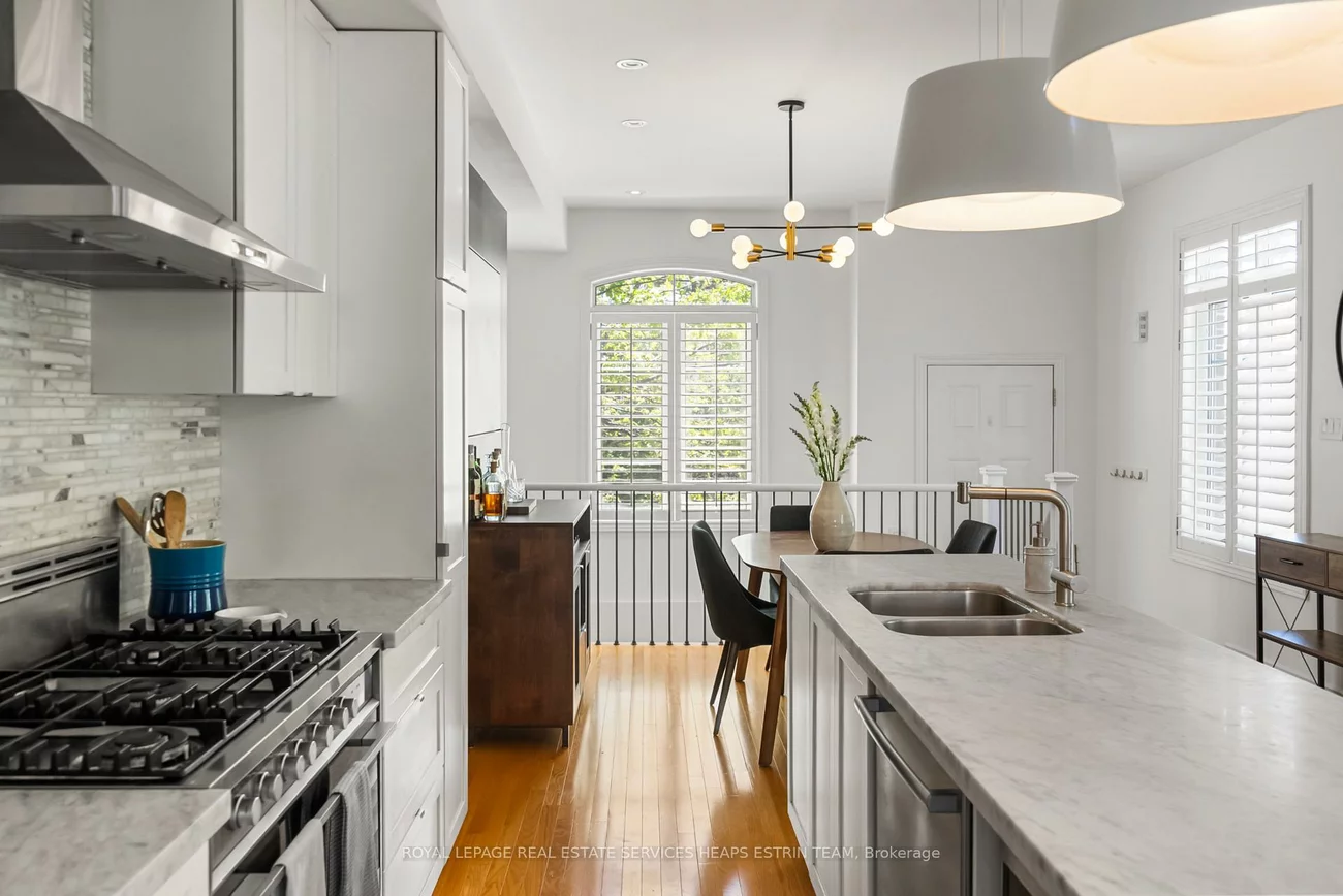 32, Mendota, Stonegate-Queensway, Toronto