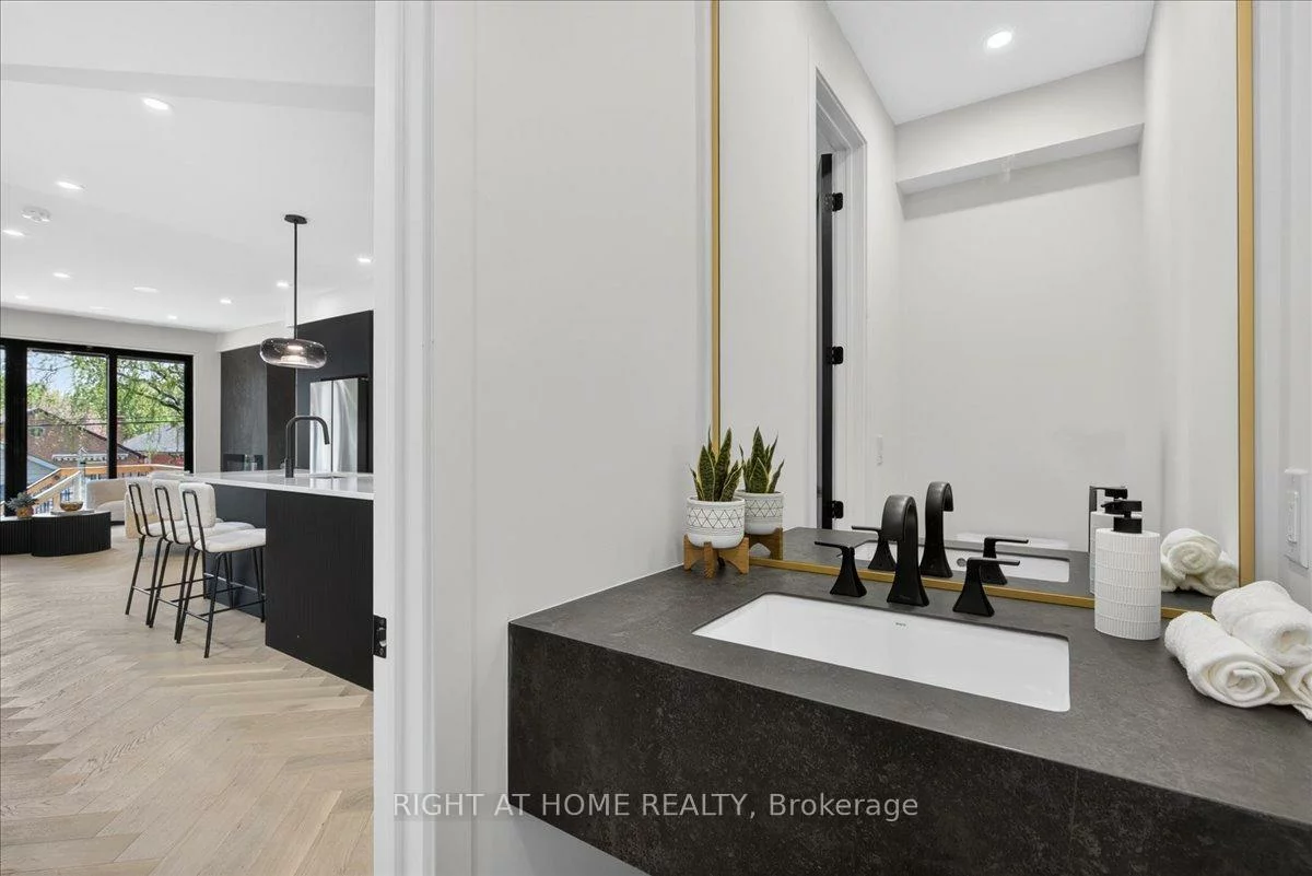 15B, ROSEMEADE, Stonegate-Queensway, Toronto