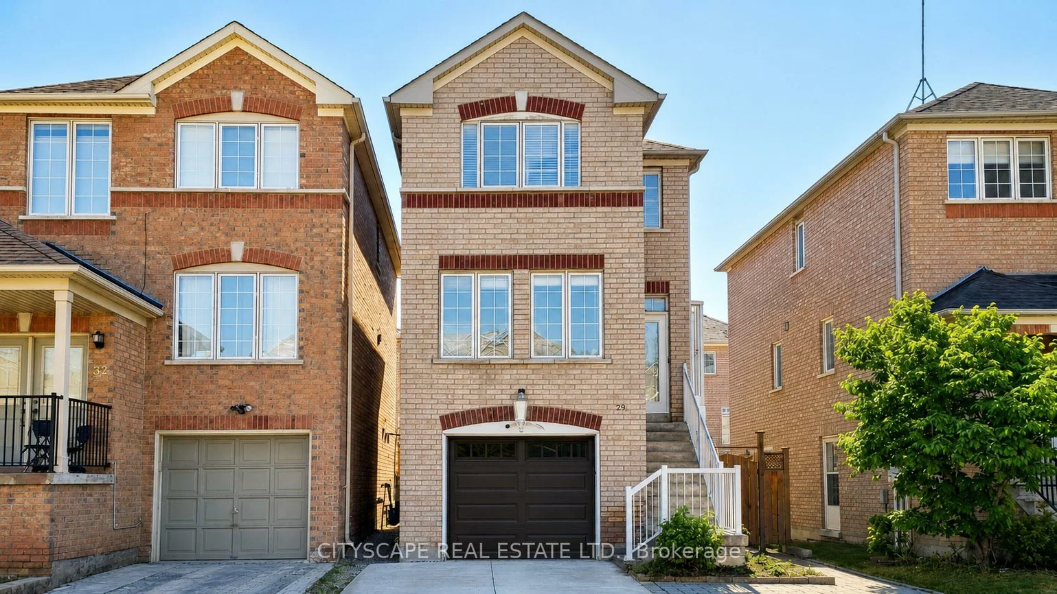 29, Centrepark, Brookhaven-Amesbury, Toronto