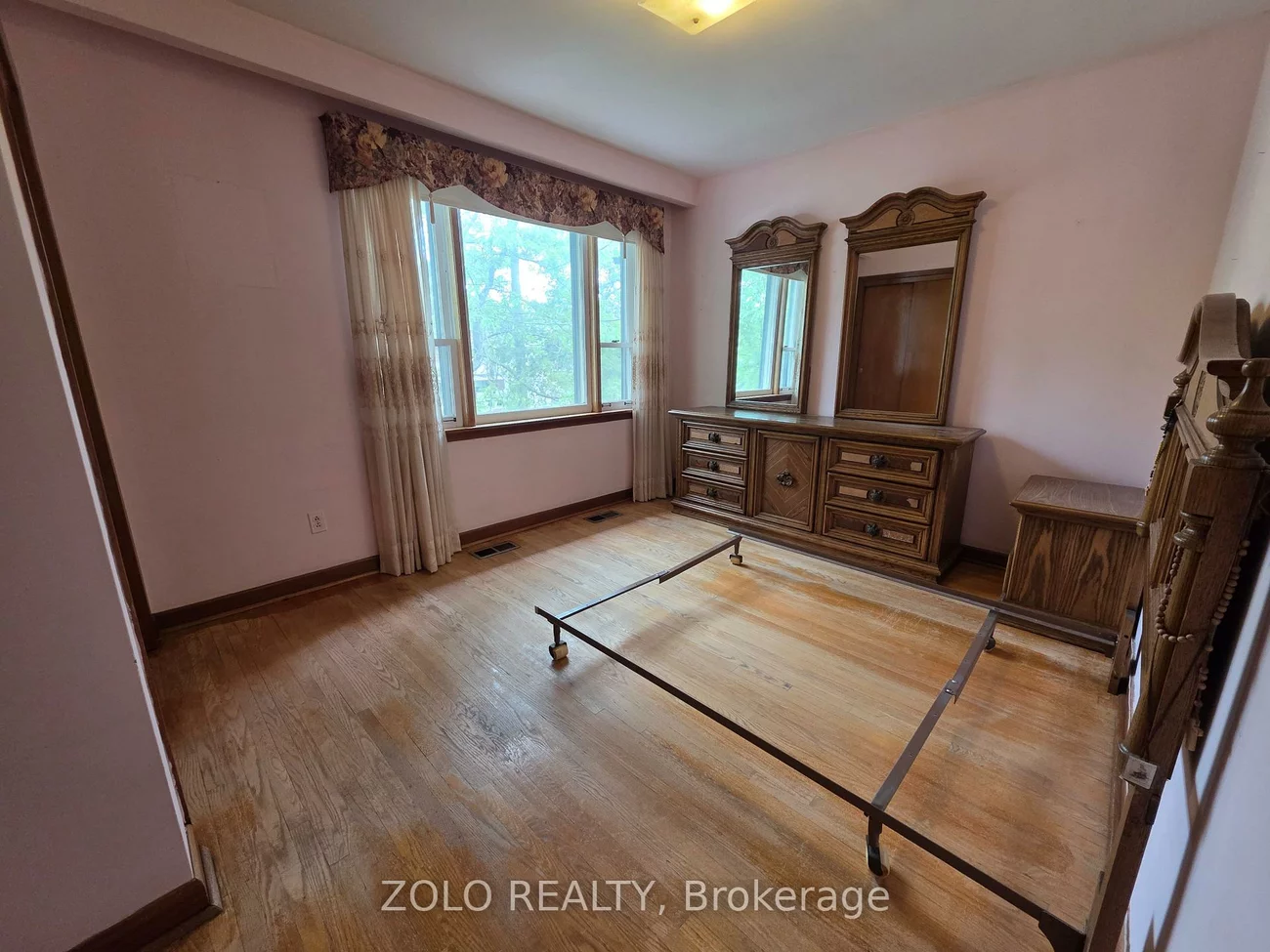 64, Prescott, Weston-Pellam Park, Toronto