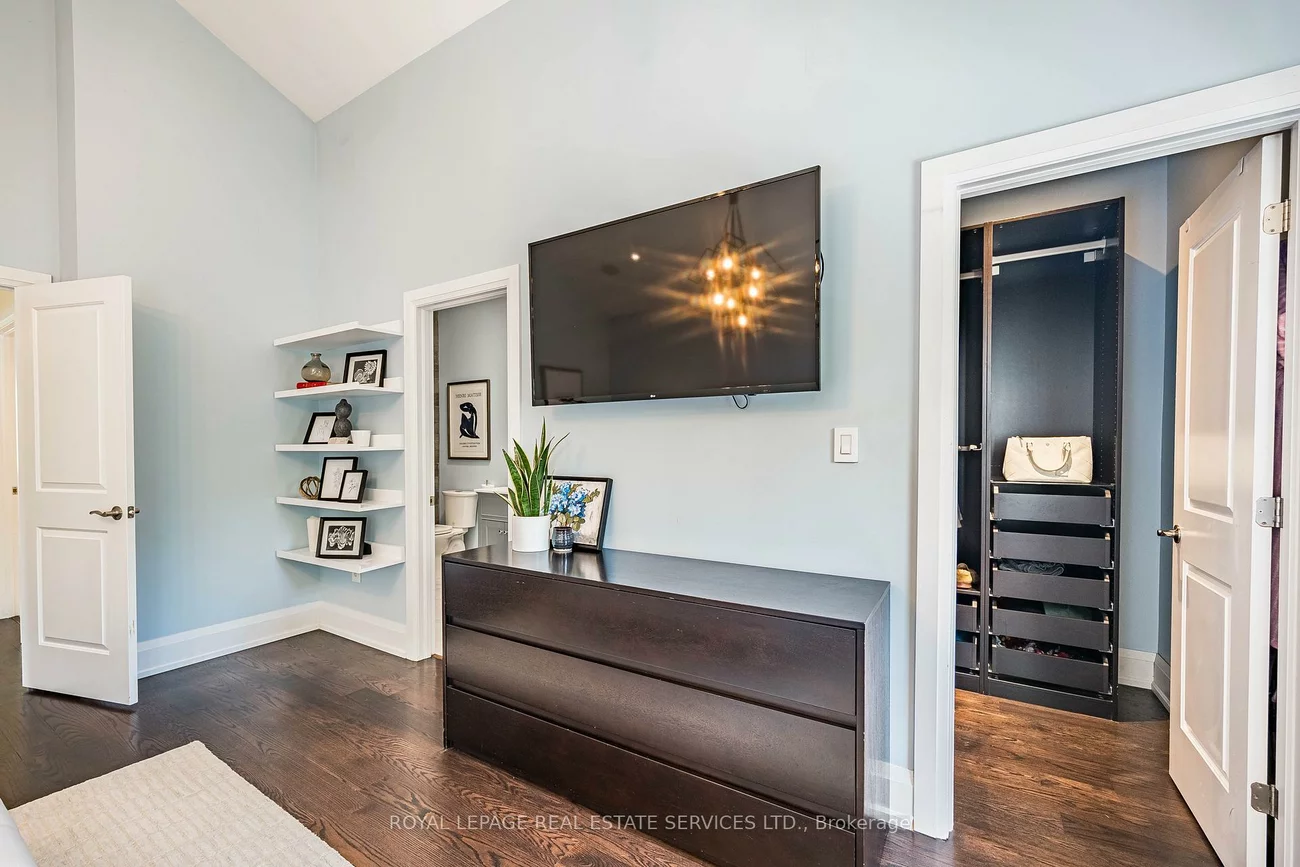 31, James, Long Branch, Toronto