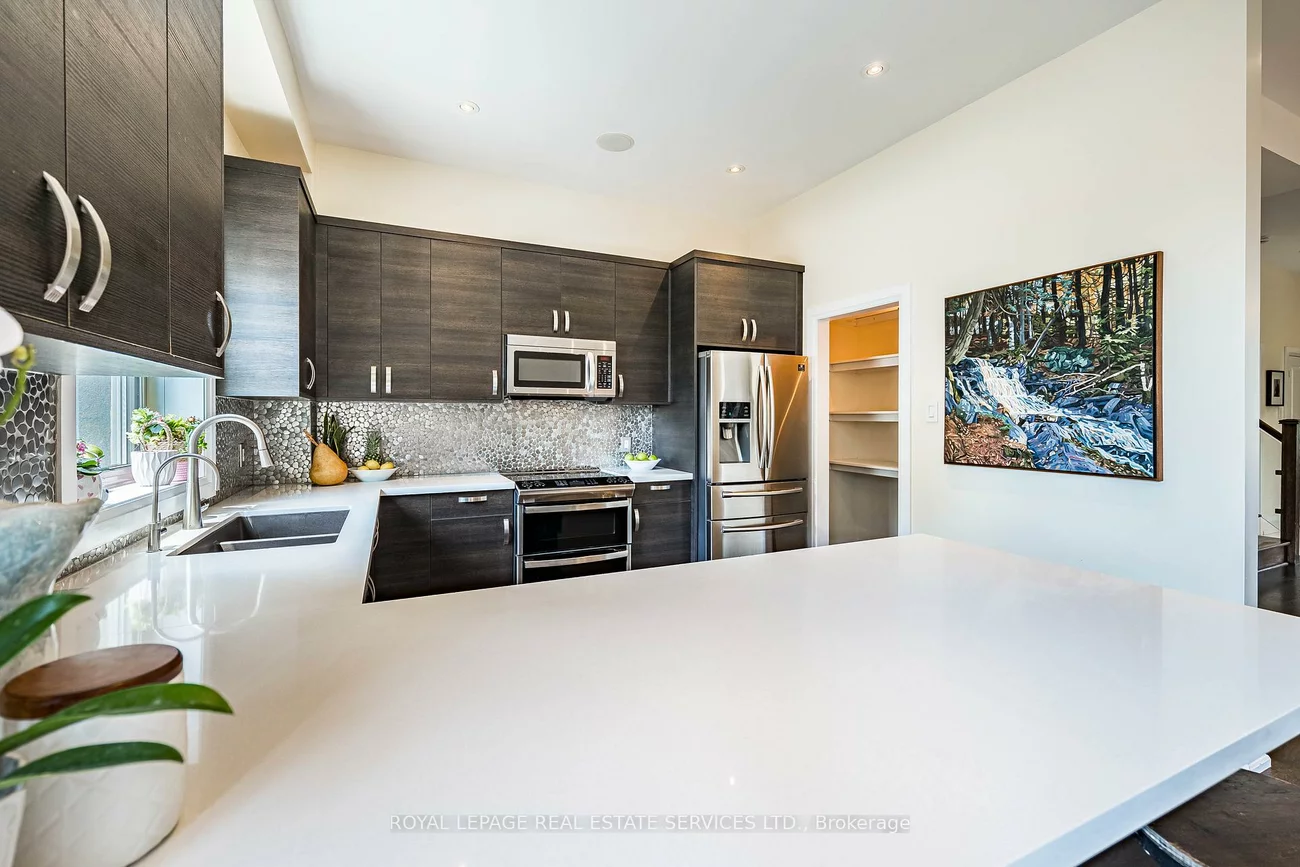 31, James, Long Branch, Toronto