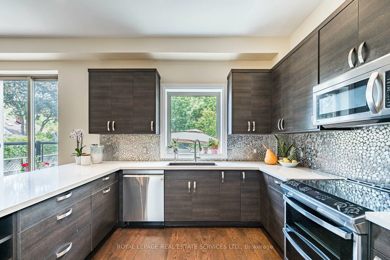 31, James, Long Branch, Toronto