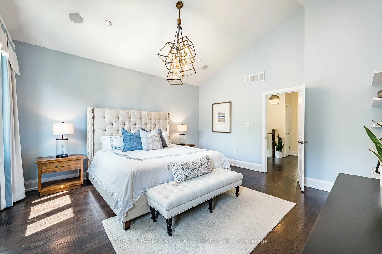 31, James, Long Branch, Toronto