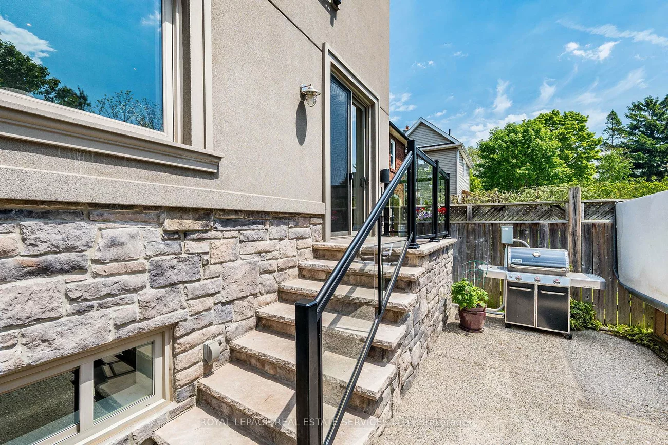 31, James, Long Branch, Toronto