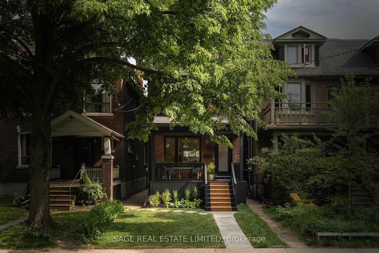 21, Galley, Roncesvalles, Toronto