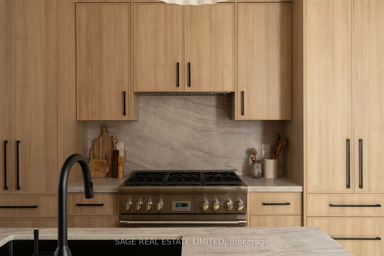 21, Galley, Roncesvalles, Toronto