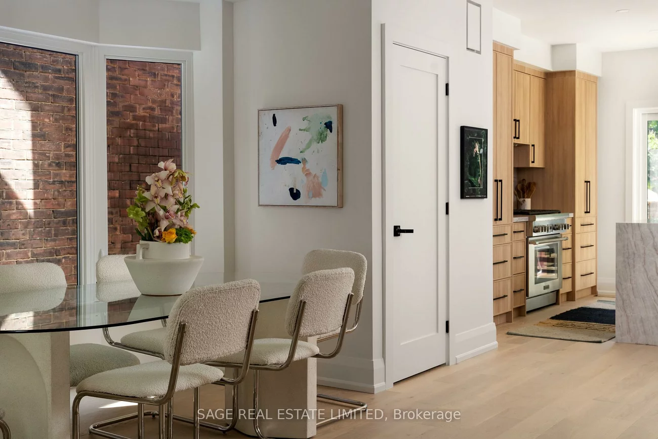21, Galley, Roncesvalles, Toronto