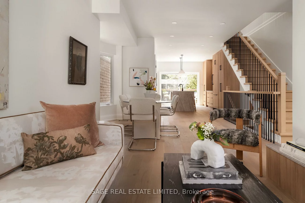 21, Galley, Roncesvalles, Toronto