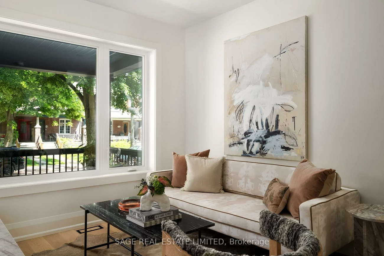 21, Galley, Roncesvalles, Toronto