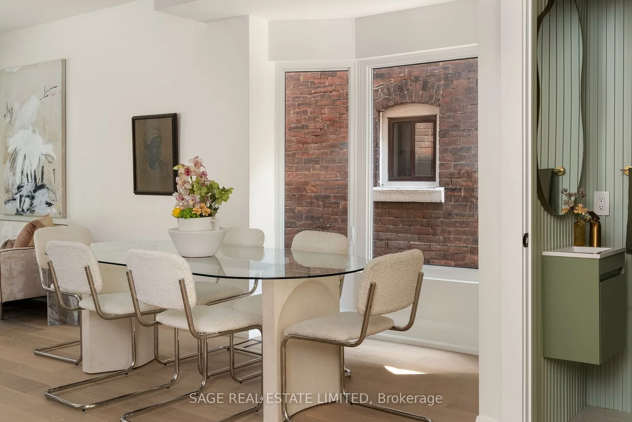 21, Galley, Roncesvalles, Toronto