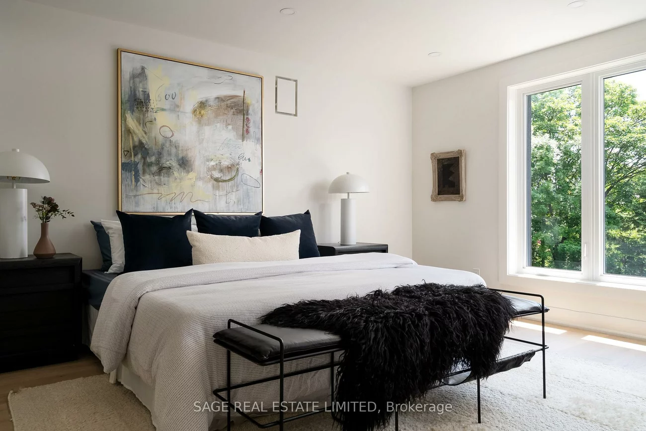 21, Galley, Roncesvalles, Toronto