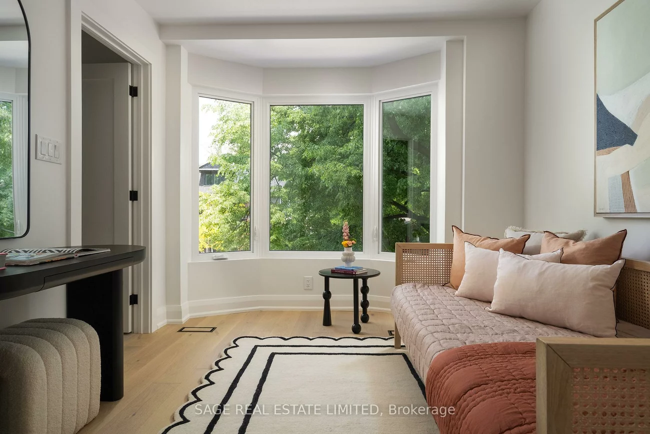 21, Galley, Roncesvalles, Toronto