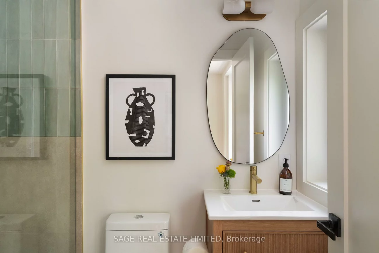 21, Galley, Roncesvalles, Toronto