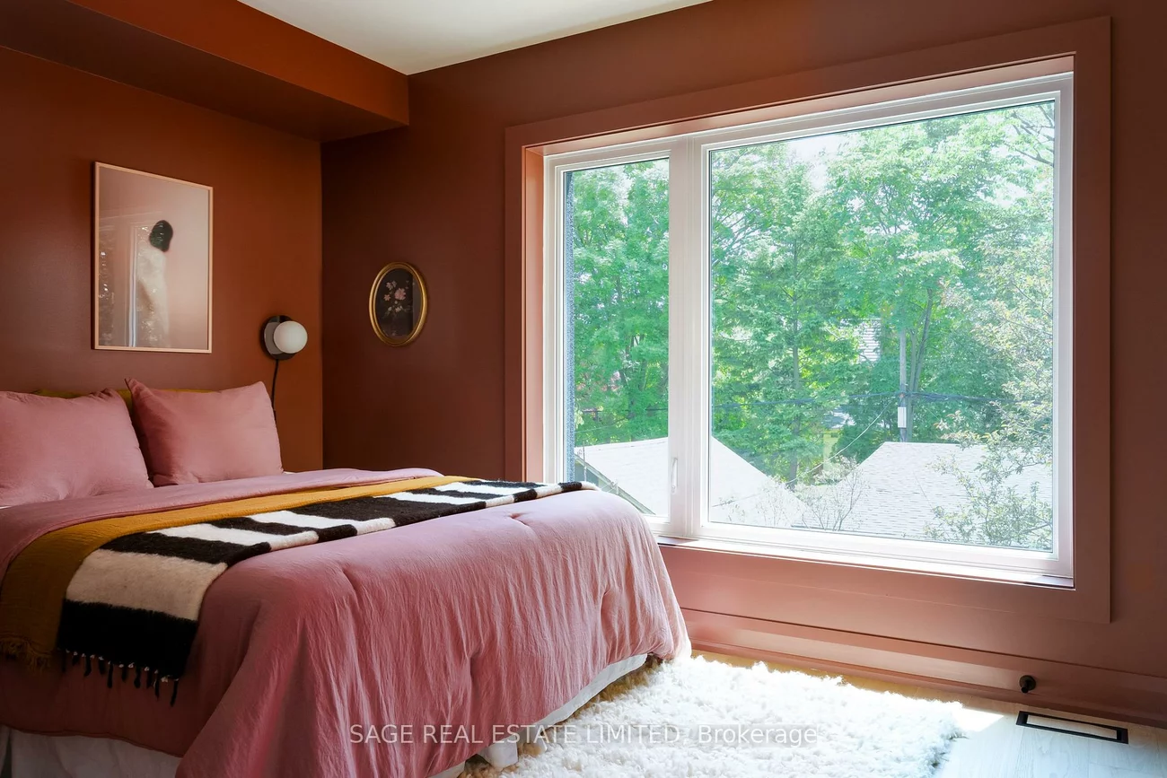 21, Galley, Roncesvalles, Toronto
