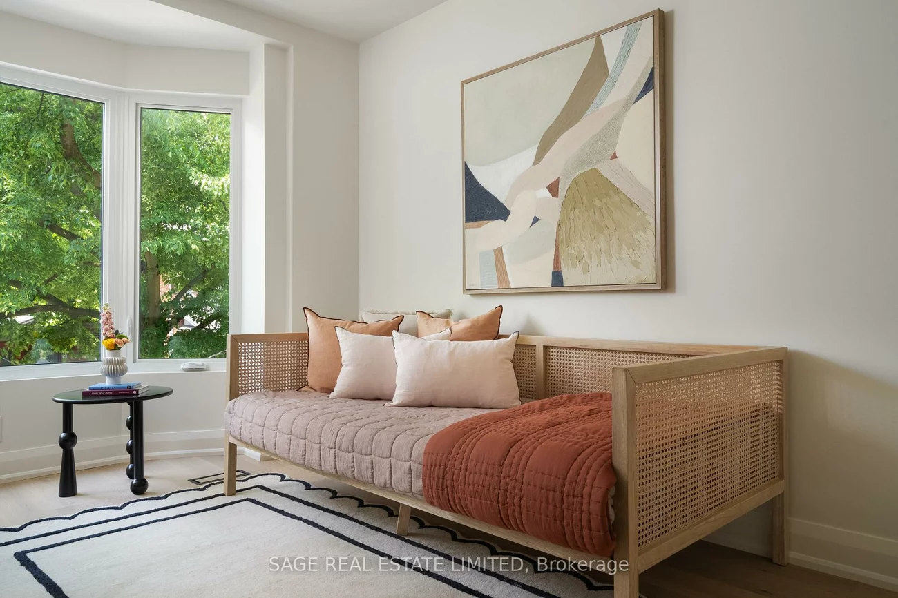 21, Galley, Roncesvalles, Toronto