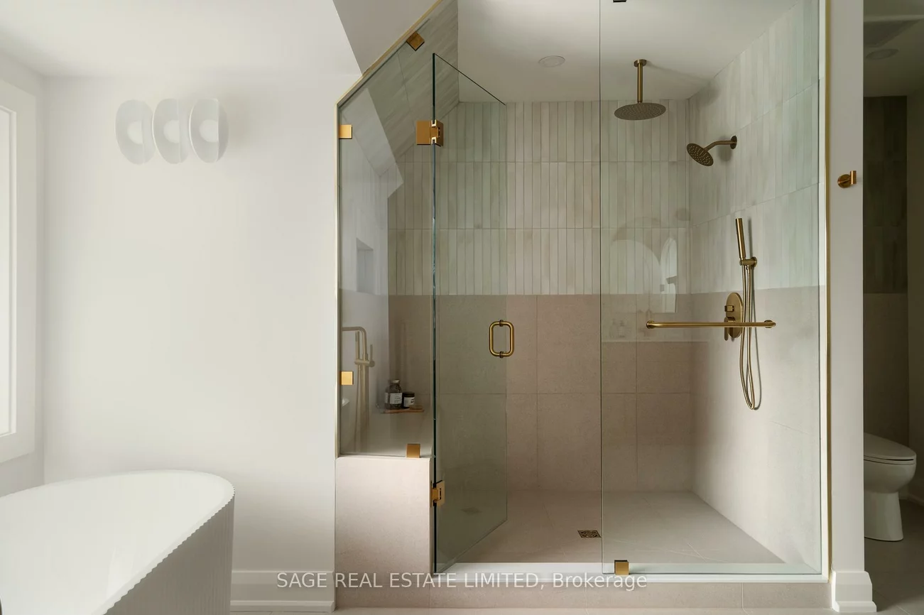 21, Galley, Roncesvalles, Toronto
