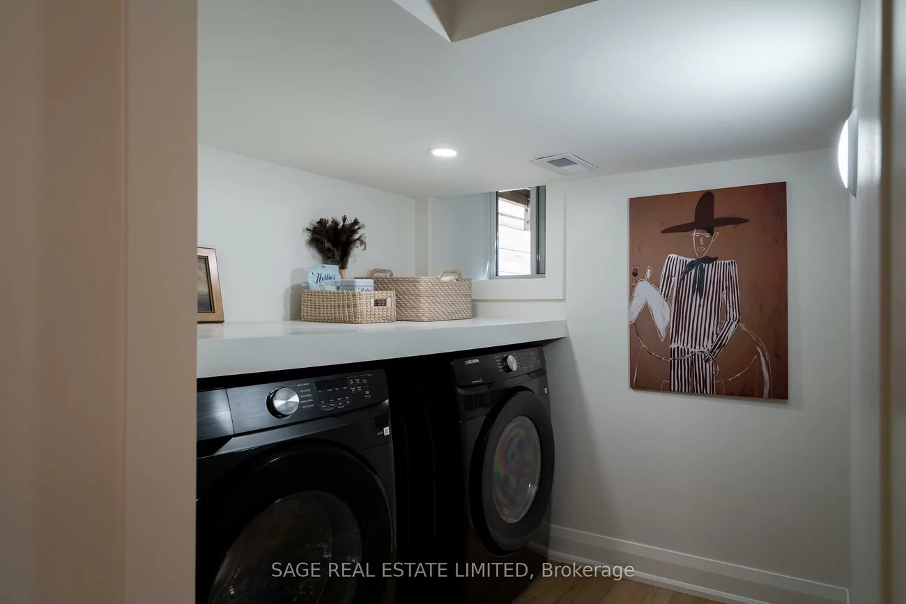 21, Galley, Roncesvalles, Toronto