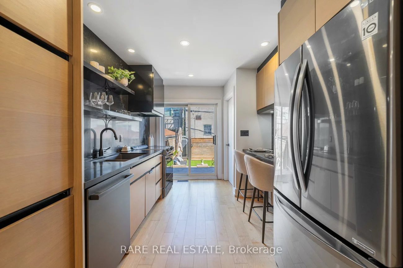 118, Mackay, Corso Italia-Davenport, Toronto