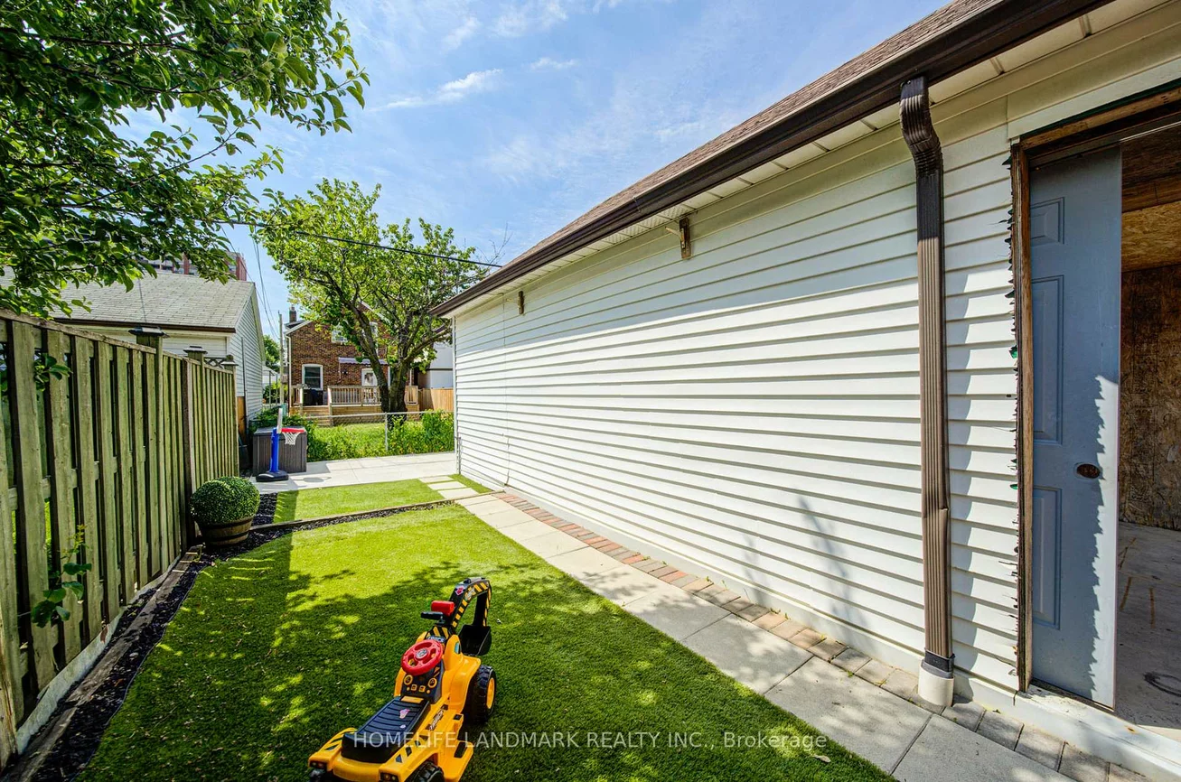 237, Belgravia, Briar Hill-Belgravia, Toronto