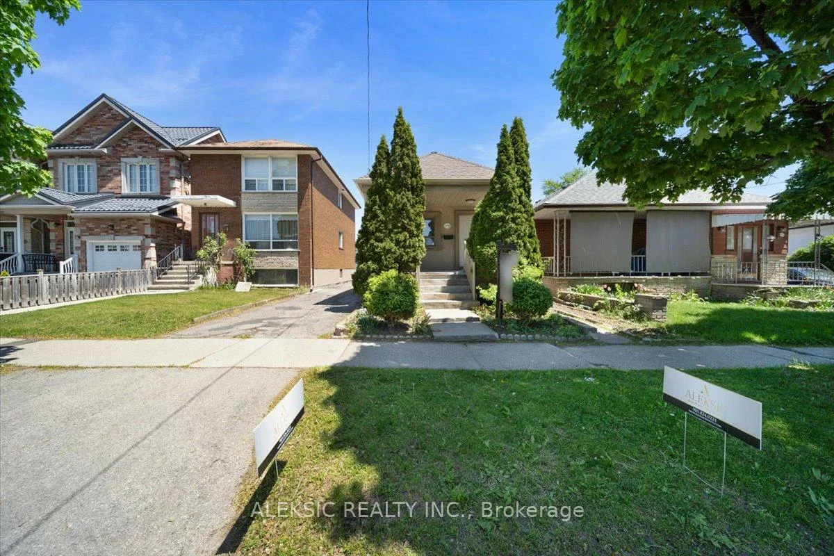 179, Thirtieth, Alderwood, Toronto