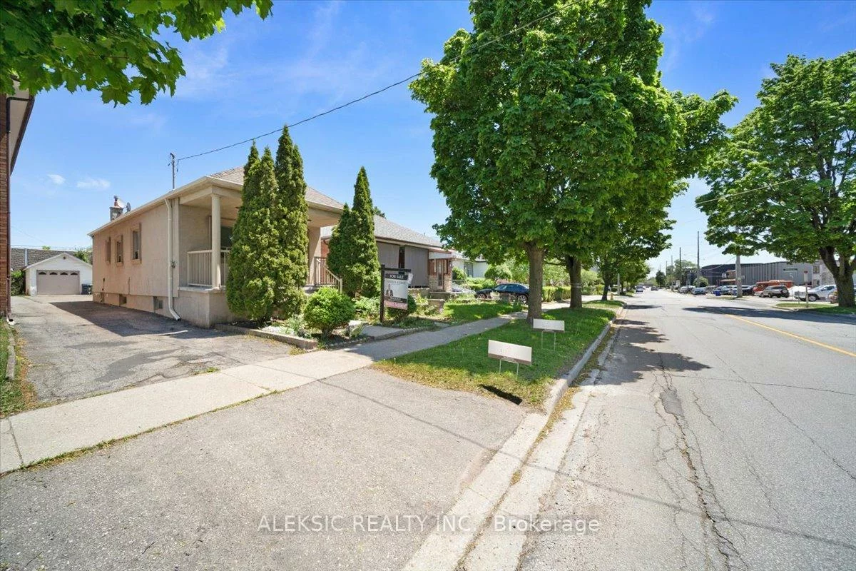 179, Thirtieth, Alderwood, Toronto